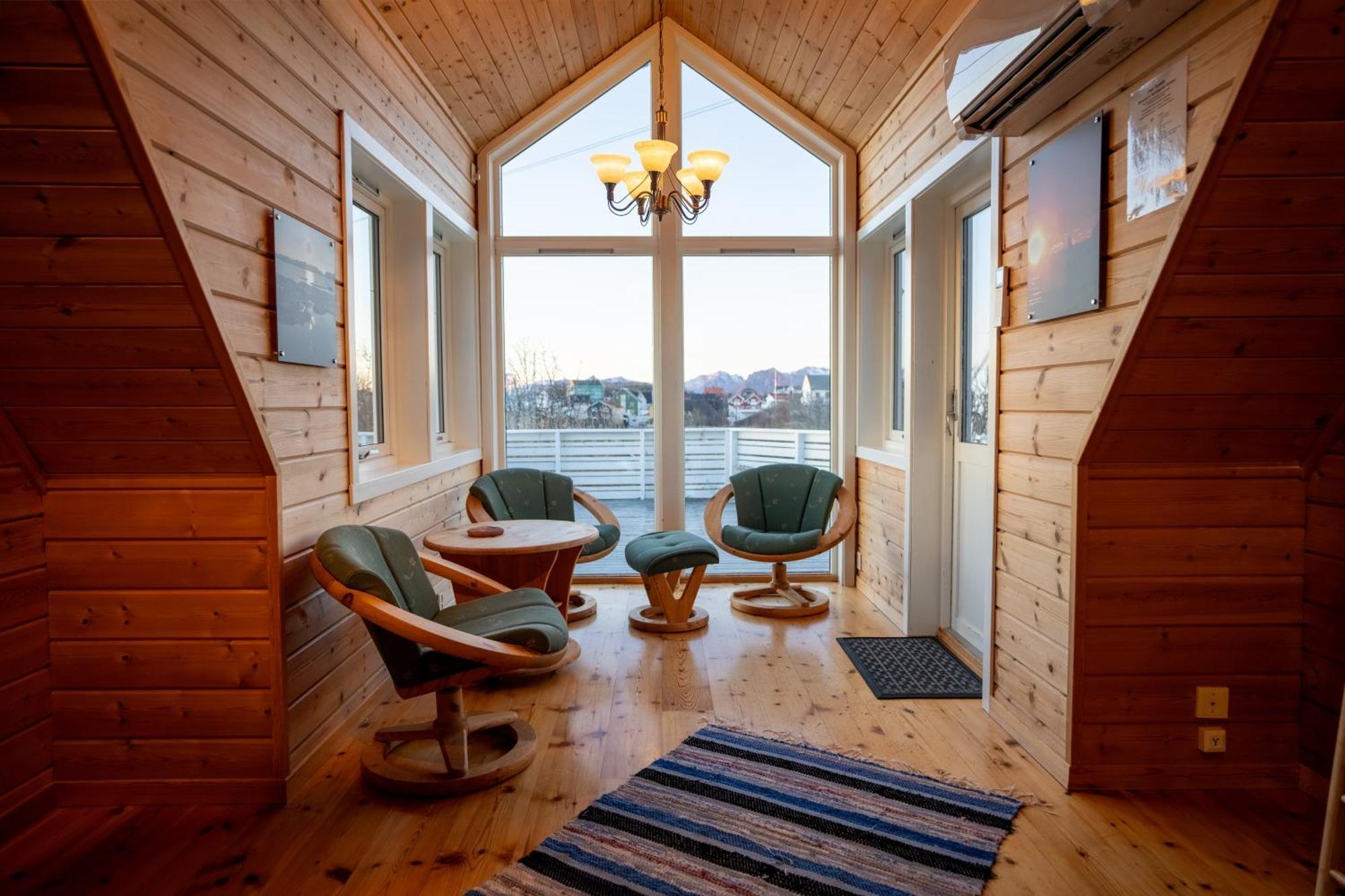 Отель Henningsvaer Rorbuer Экстерьер фото