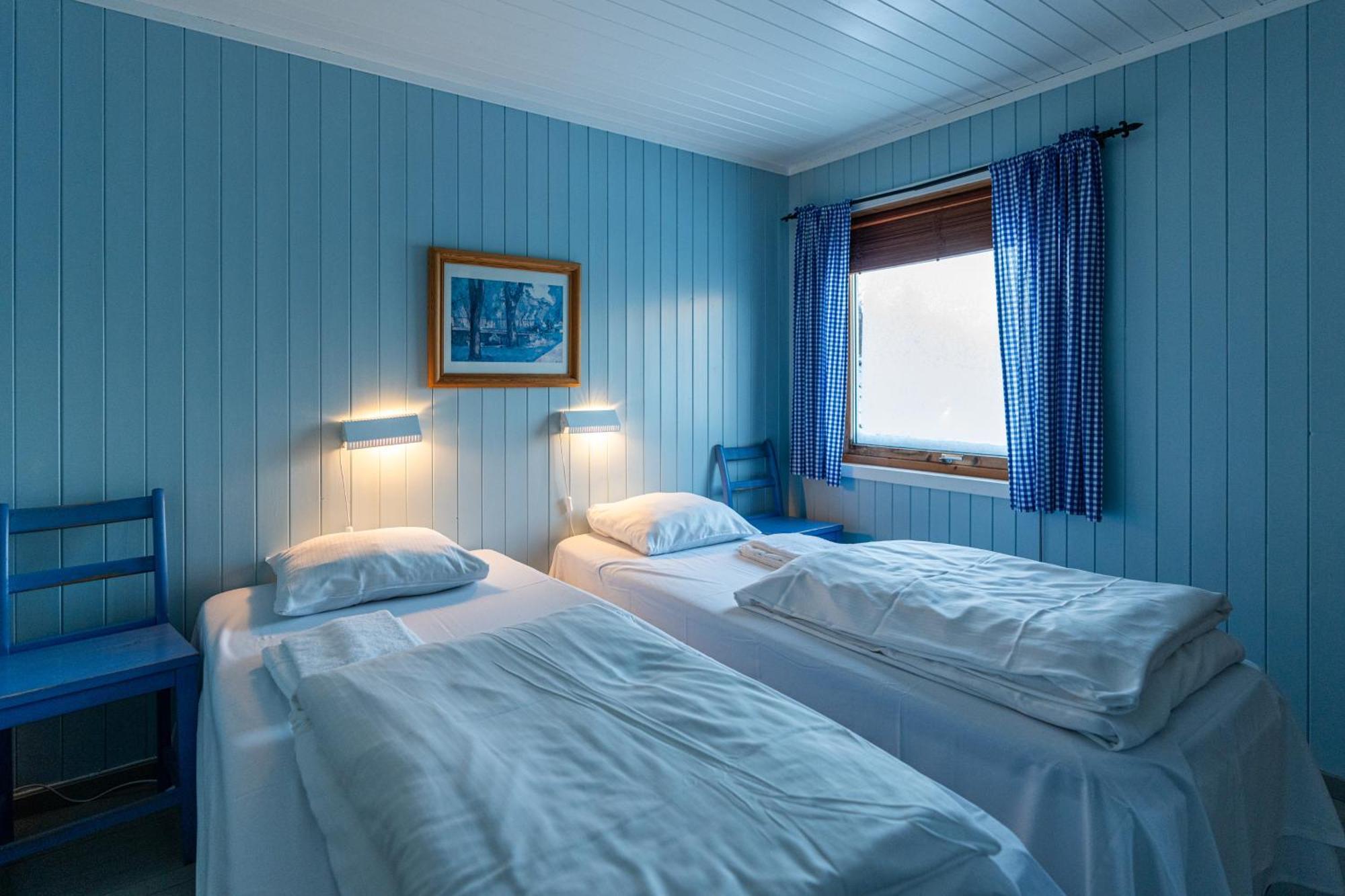 Отель Henningsvaer Rorbuer Экстерьер фото