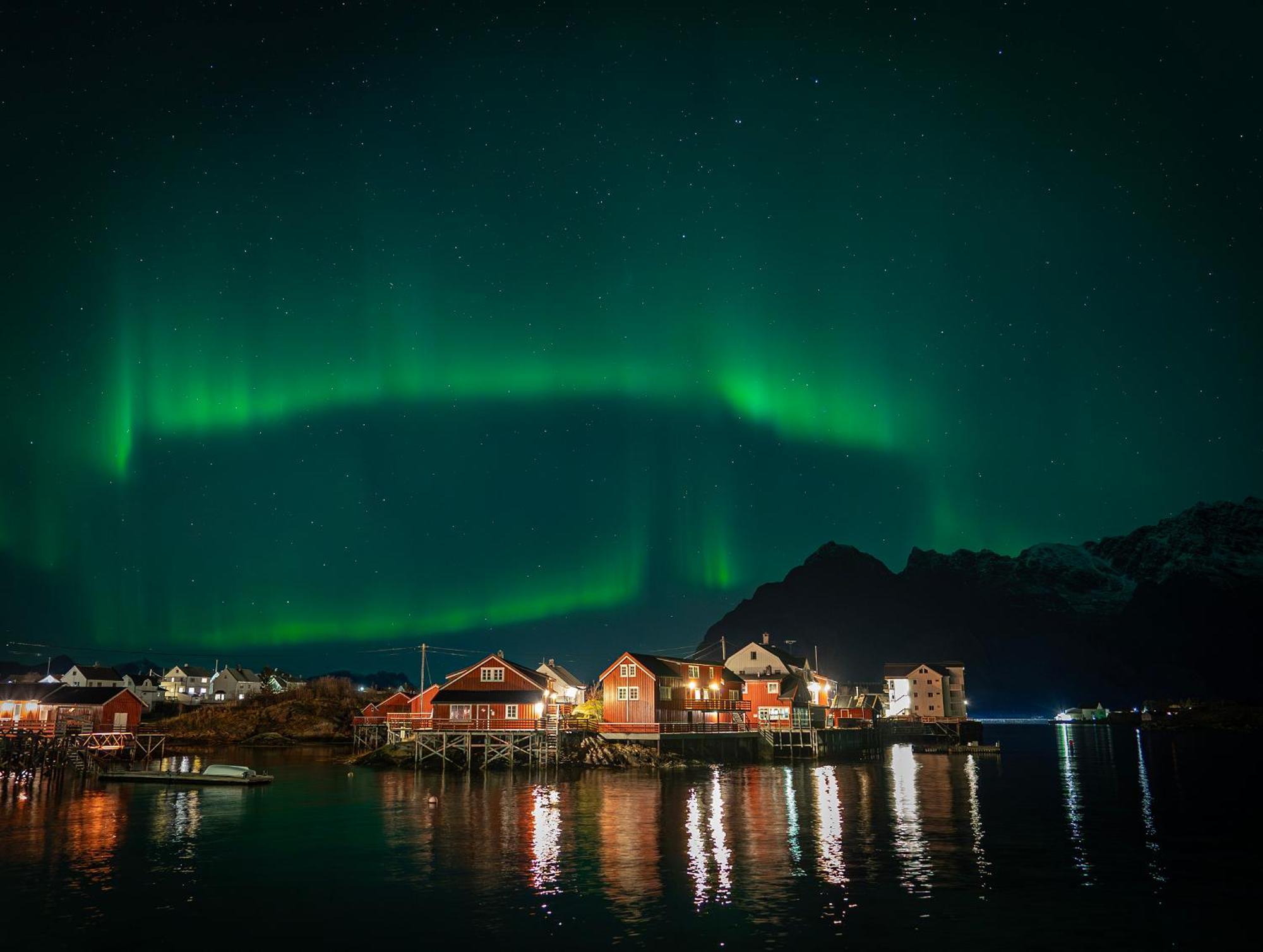 Отель Henningsvaer Rorbuer Экстерьер фото