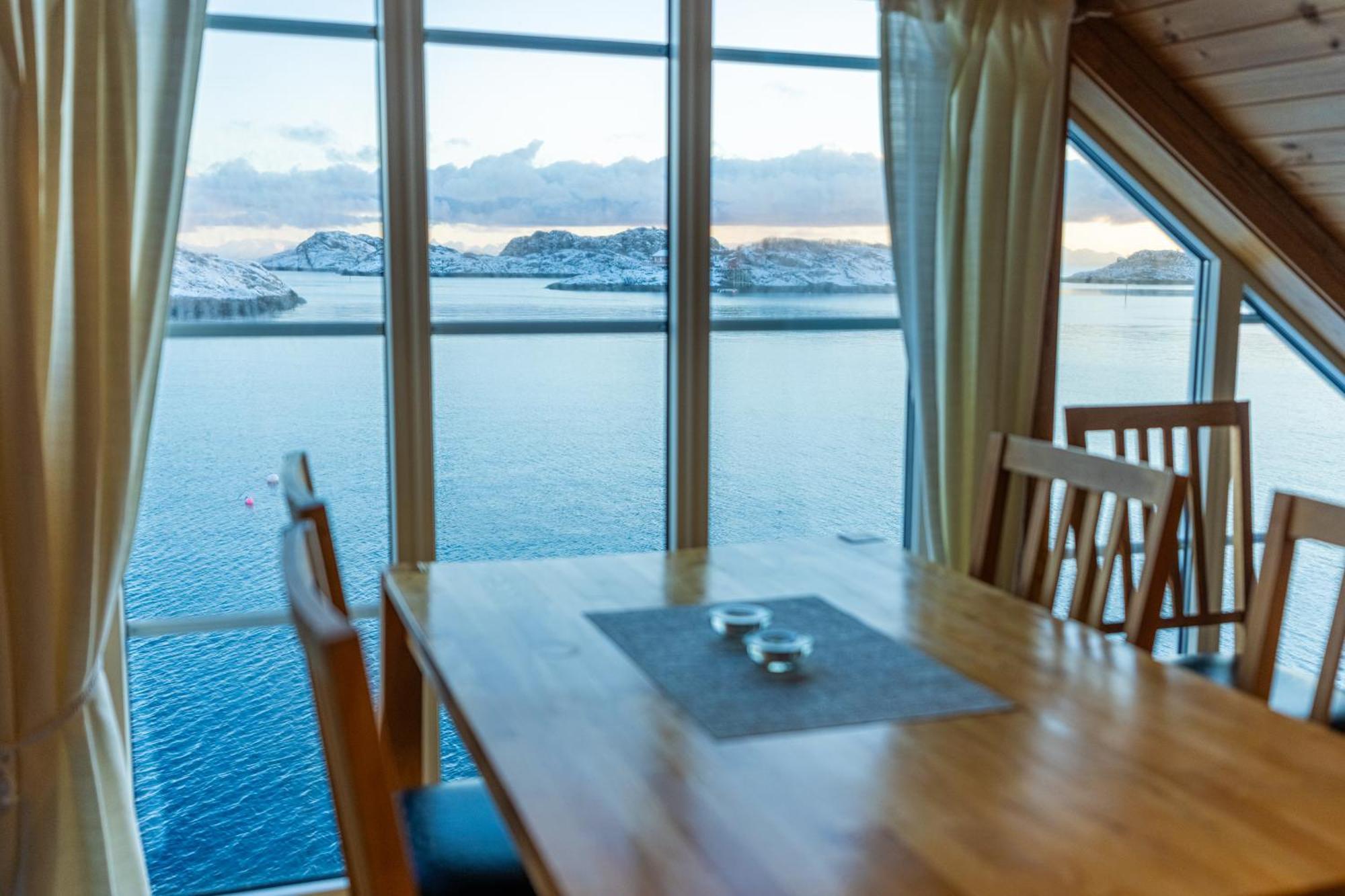 Отель Henningsvaer Rorbuer Экстерьер фото