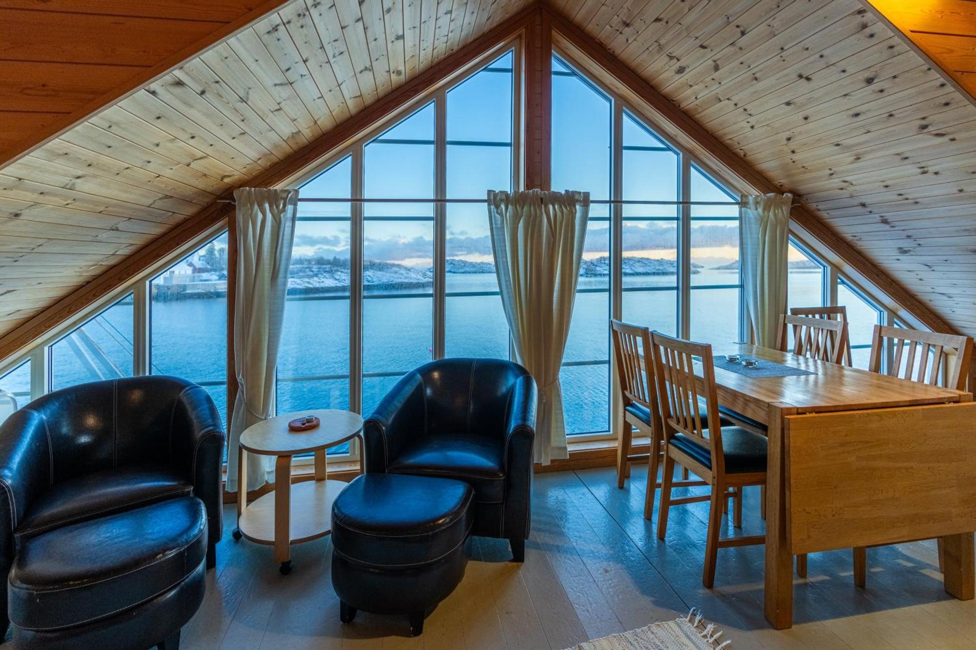 Отель Henningsvaer Rorbuer Экстерьер фото