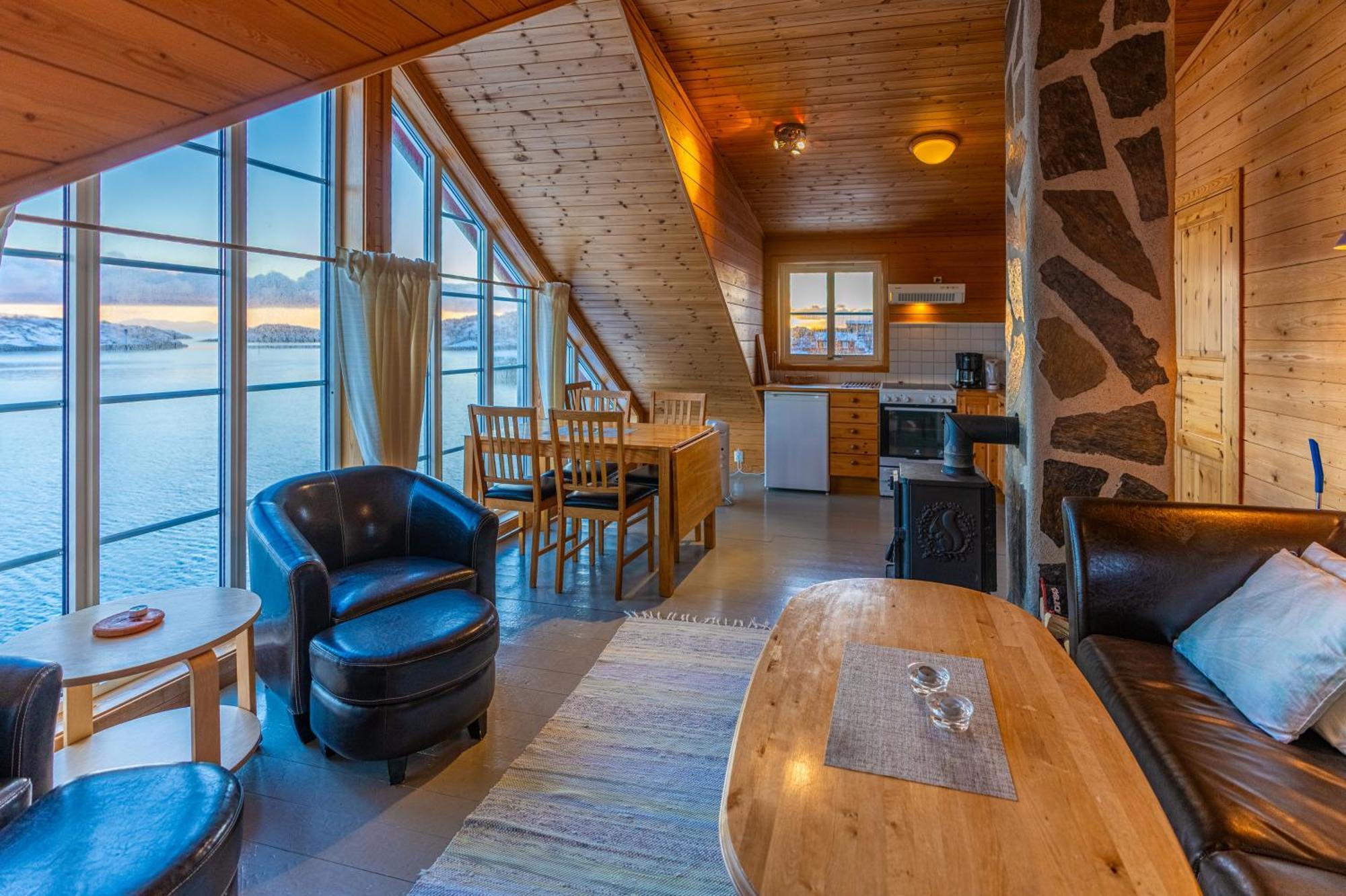 Отель Henningsvaer Rorbuer Экстерьер фото