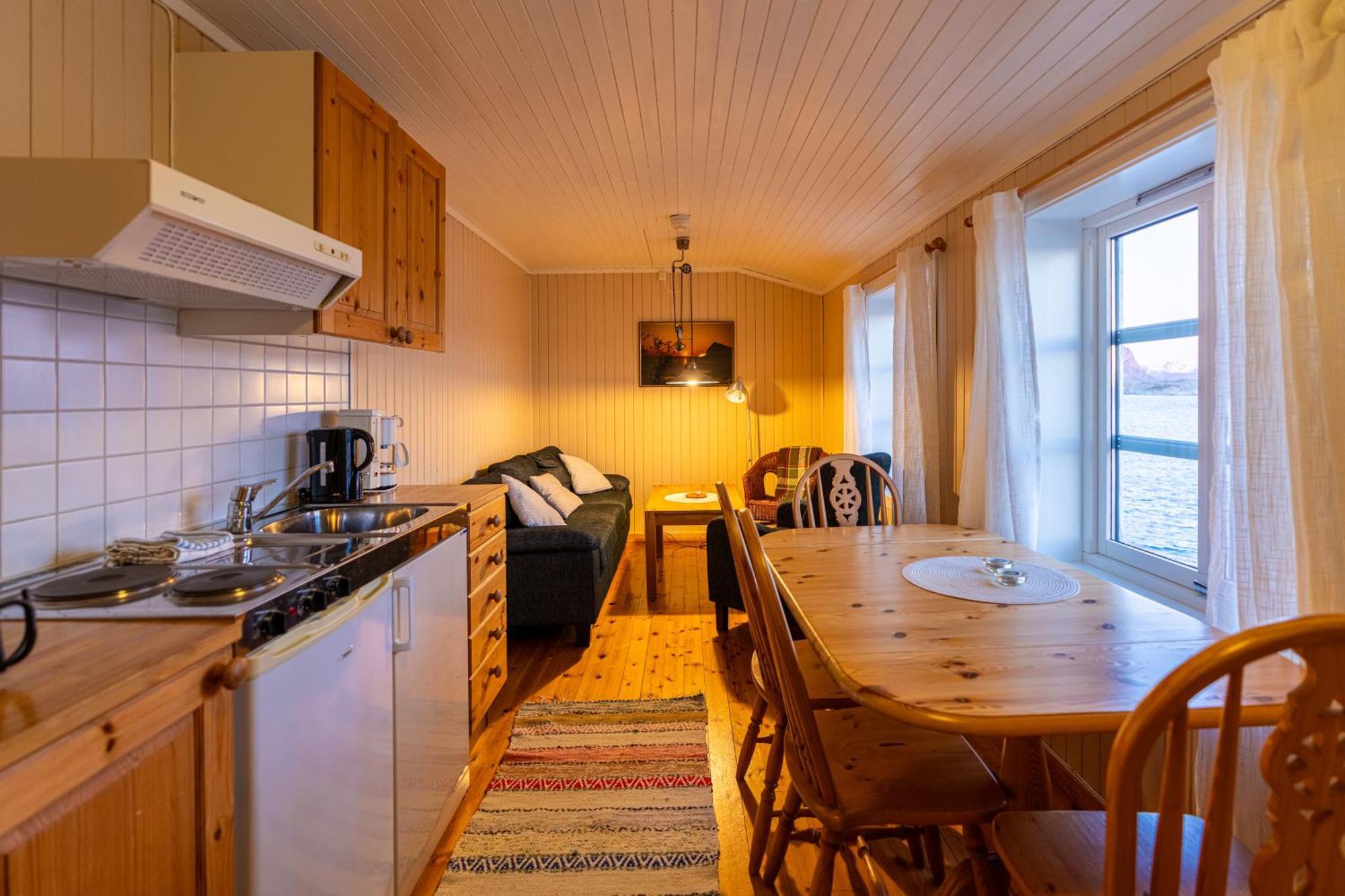 Отель Henningsvaer Rorbuer Экстерьер фото