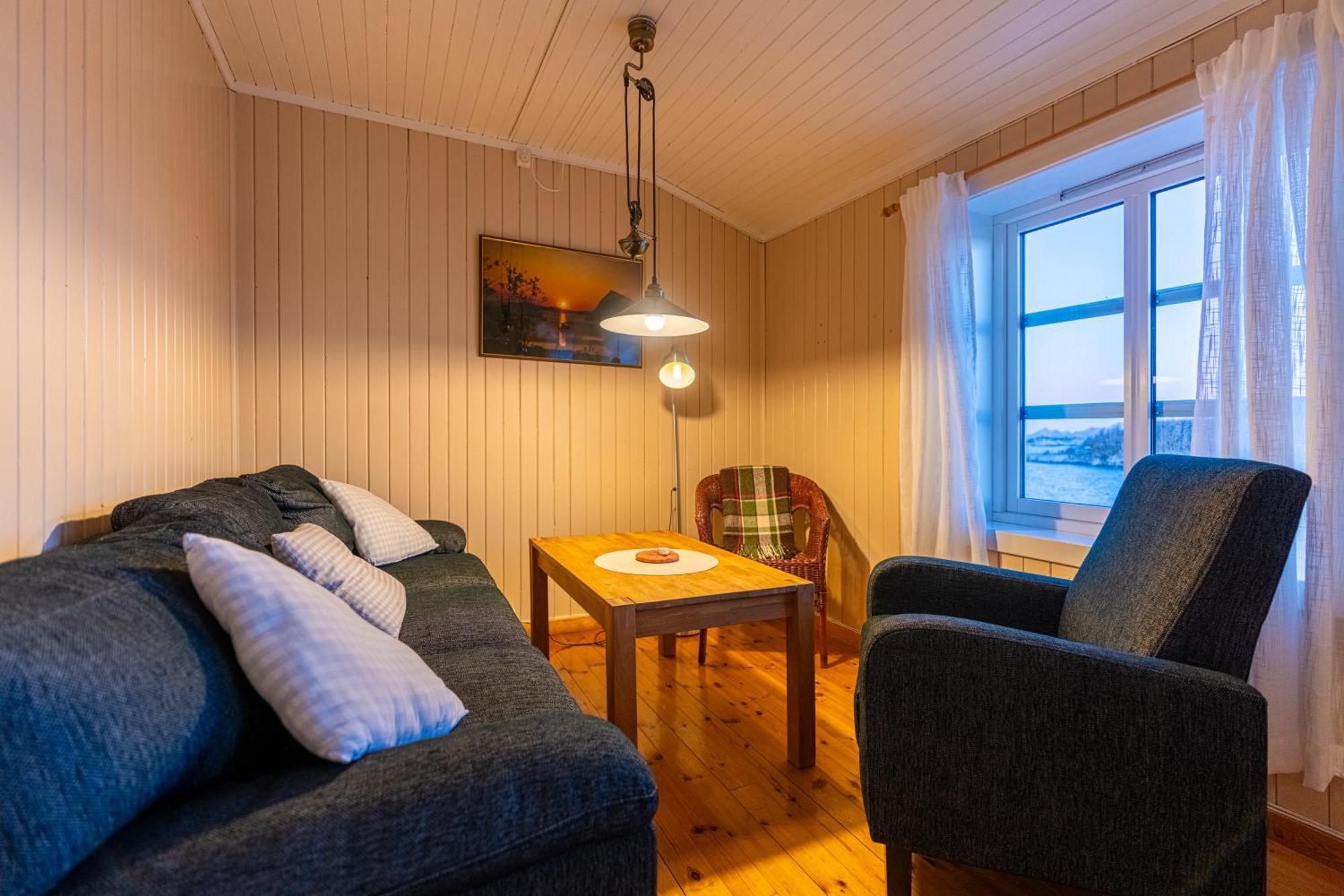 Отель Henningsvaer Rorbuer Экстерьер фото