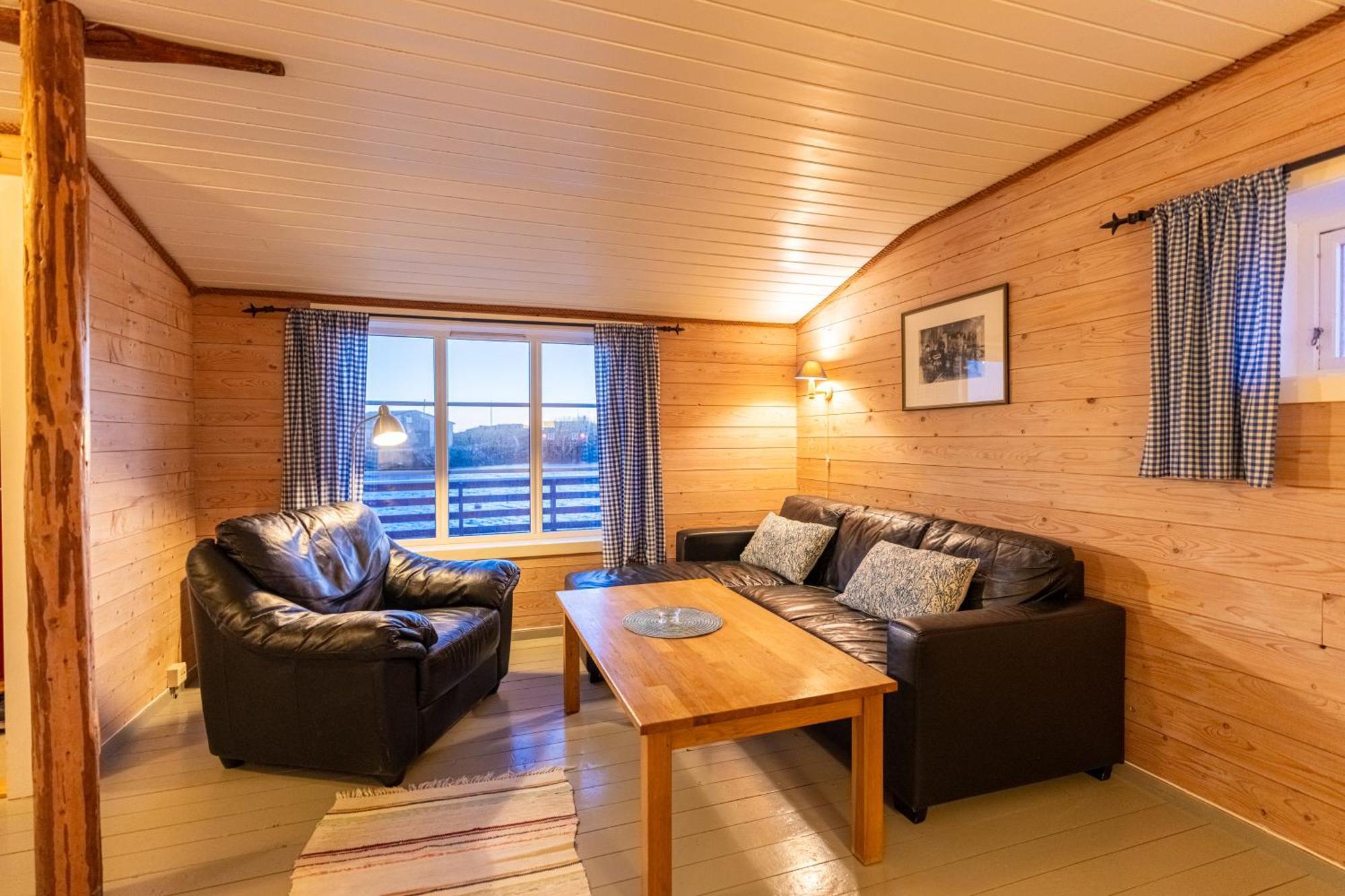 Отель Henningsvaer Rorbuer Экстерьер фото