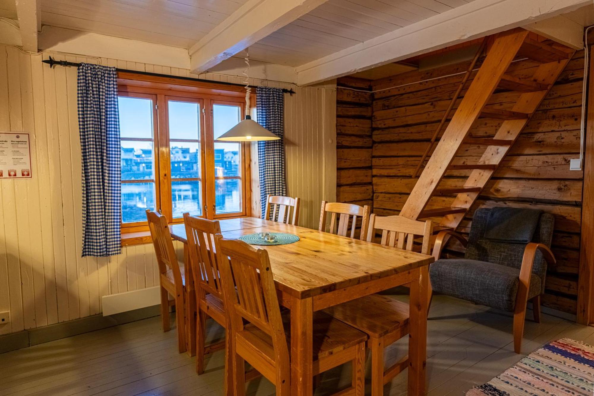 Отель Henningsvaer Rorbuer Экстерьер фото